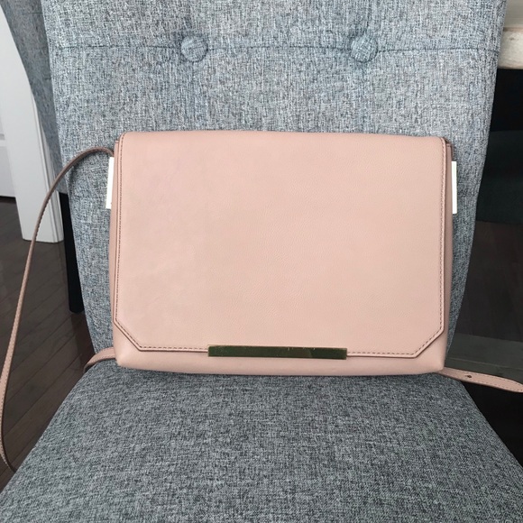 J. Crew Handbags - ❤️HP!❤️GORGEOUS NWT JCREW NUDE BAG - RETAILS $179